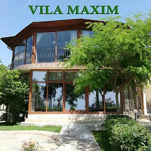 Konukevi Maxim, Varna
