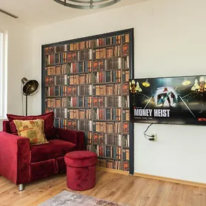 Urban Style In The Centre Apartment
