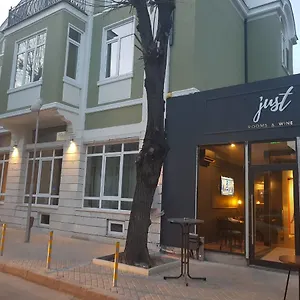 Otel Just, Varna